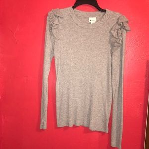 Long sleeved grey top